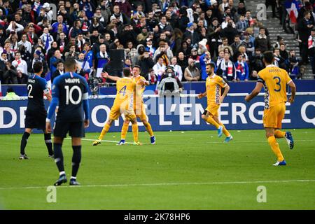 FRANCE MOLDAVIE / EURO 2020 la Moldavie fête son mais contre l'Equipe de France, le 14 novembre 2019, au Stade de France pour les qualifications de l'Euro 2020. / 2019 - France / Ile-de-France (région) / Paris - FRANCE MOLDAVIE / EURO 2020 la Moldavie célèbre son objectif contre l'équipe française de 14 novembre 2019, au Stade de France pour les qualifications de l'Euro 2020. Banque D'Images