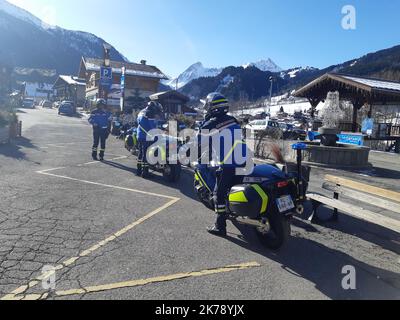 Les responsables français ont déclaré que les cinq Britanniques qui séjournaient dans le même chalet de ski ne sont pas dans un état grave. Cependant, les autorités ferment deux écoles la semaine prochaine, qui ont toutes deux été fréquentées par l'enfant infecté et un garçon de neuf ans qui vit dans la station de ski. Banque D'Images