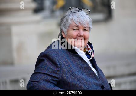 Jacqueline Gourault, ministre de la cohésion territoriale quittant le Conseil des ministres sur l'19 février 2020, au Palais de l'Elysée. Banque D'Images