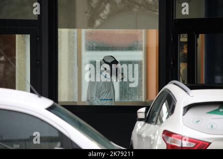 Décontamination au collège de la Fontaine à Crépy à Valois Banque D'Images