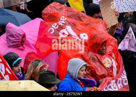 Les gens de Paris protestent à l'occasion de la Journée internationale de la femme pour l'égalité des droits entre les deux sexes. Le principal raisonnement est la violence contre le BT Banque D'Images