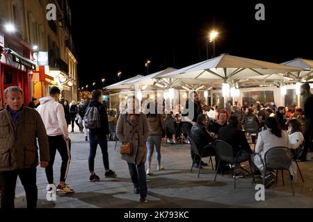 Marseille; 03/14/2020; atmosphère sur le Vieux Port de Marseille suite à l'annonce par le Premier ministre Edouard Philippe de la fermeture à partir de minuit ce soir de tous les lieux recevant le public non essentiel à la vie du pays (restaurants, bars, discothèques, cinémas...) . Banque D'Images