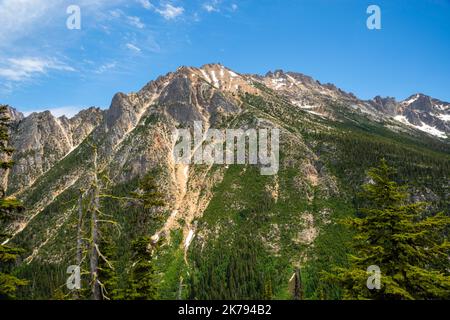 Photographie prise de la vue sur le col de Washington, forêt nationale de Wenatchee, Washington, États-Unis. Banque D'Images