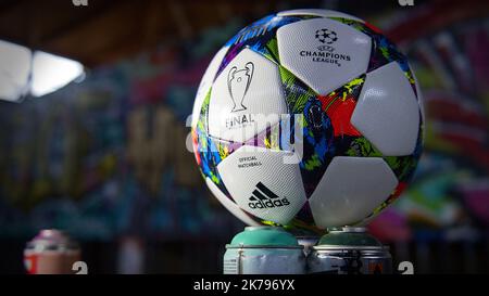 Ballon de match officiel Adidas de la finale 2015 de la Ligue des champions de l'UEFA à Berlin, en Allemagne Banque D'Images