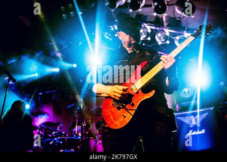 Malmoe, Suède. 16th octobre 2022. Le groupe britannique de métaux lourds Saxon donne un concert à Kulturbolaget à Malmoe. Ici, le guitariste Paul Quinn est vu en direct sur scène. (Crédit photo : Gonzales photo/Alamy Live News Banque D'Images