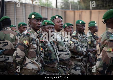 Mali / Koulikoro / Bamako - cérémonie de passation de commandement entre le commandant autrichien, le général de brigade Christian Harbersatter et le chef actuel de l'EUTM Mali, le général de brigade Joao Pedro Boga Ribeiro (Portugal). La cérémonie s'est déroulée au QG de l'EUTM à Bamako en présence du Chef d'état-major des armées maliennes, du général Abdoulaye Coulibaly et du chef de la MINUSMA, M. Annadif Mahamat Saleh. Banque D'Images