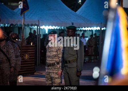 Mali / KoMali / Koulikoro / Bamako - cérémonie de passation de commandement entre le commandant autrichien, le général de brigade Christian Harbersatter et le chef actuel de l'EUTM Mali, le général de brigade Joao Pedro Boga Ribeiro (Portugal). La cérémonie s'est déroulée au QG de l'EUTM à Bamako en présence du Chef d'état-major des armées maliennes, du général Abdoulaye Coulibaly et du chef de la MINUSMA, M. Annadif Mahamat Saleh. Banque D'Images