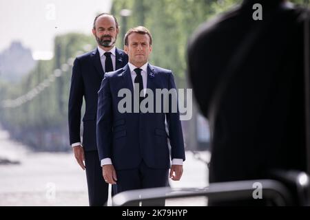 Edouard Philippe, premier ministre, Emmanuel Macron, président de la République Pool/Maxppp - France, mai 8th 2020 - cérémonie de commémoration de l'armistice de 8 mai 1945 pendant la détention en France liée au covid19 Banque D'Images