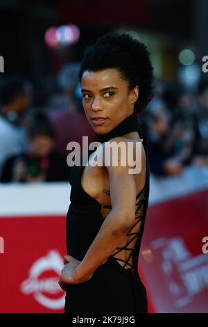 ROME, ITALIE - OCTOBRE 17 : Lorena Cesarini assiste au tapis rouge de la "guerre - la Guerra Desiderata" lors du Festival du film de Rome 17th à l'Auditorium Parco Della Musica on 17 octobre 2022 à Rome, Italie. Banque D'Images