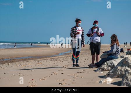 Après la longue période de confinement, le gouvernement a autorisé la réouverture des plages. Les plages de Gironde sur la côte Atlantique Banque D'Images