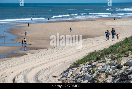 Après la longue période de confinement, le gouvernement a autorisé la réouverture des plages. Les plages de Gironde sur la côte Atlantique Banque D'Images