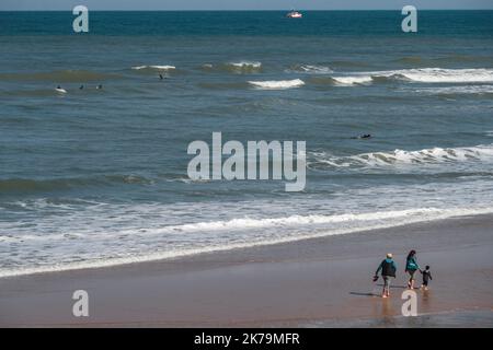 Après la longue période de confinement, le gouvernement a autorisé la réouverture des plages. Les plages de Gironde sur la côte Atlantique Banque D'Images