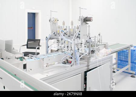 Le blanc Mesnil, France, mai 20th 2020 - pandémie de Covid-19. M. -Hsueh-Sheng-Wang, l'entrepreneur chinois d'Aubervilliers, possède la première usine de production de masques 'Made in Paris' Banque D'Images