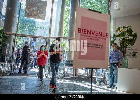 Le grand magasin Printemps Haussmann rouvre après avoir été verrouillé sur 28 mai 2020 à Paris, en France. Banque D'Images