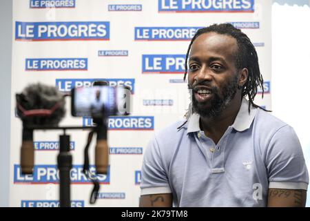 Sidney Govou participe à la représentation en direct du Prograv¨à Lyon sur 2 juin 2020 - Sidney Govou, ancien joueur professionnel de football, répond aux questions des lecteurs du Prograv¨à Lyon lors d'un Live Facebook dédié à l'Olympique Lyonnais et à ses nouvelles. Banque D'Images
