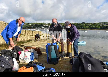 2020/06/16. Les plongeurs se sont mis à explorer l'épave du Furieux, un sous-marin qui a coulé dans le port de Brest en 1920.Ã‚Â©PHOTOPQR/LE TÉLÉGRAMME/Lionel le Saux ; PLOUGASTEL DAOULAS ; 16/06/2020 ; PHOTO Lionel le Saux / LE TÉLÉGRAMME. PLOUGASTEL DAOULAS (29) : des plonniers du club de plongee du four a chaux parent explorer l'Epave du sous-marin le Furieux qui a coule en 1920 dans la rade de Brest. - 2020/06/16. Les plongeurs se sont mis à explorer l'épave du Furieux, un sous-marin qui a coulé dans le port de Brest en 1920. Banque D'Images