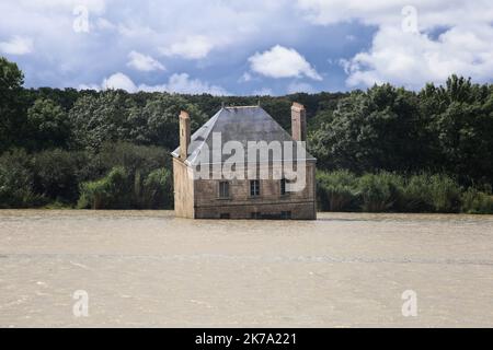 La Maison dans la Loire la Maison dans la Loire - Jean-Luc Courcoult - Art contemporain Banque D'Images