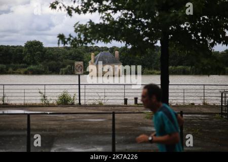 La Maison dans la Loire la Maison dans la Loire - Jean-Luc Courcoult - Art contemporain Banque D'Images