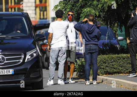 Sur la photo : Thiago Silva et Marquinhos - 2020/06/22. Les joueurs de l'équipe Paris Saint-Germain sont de retour au camp de Loges, leur centre d'entraînement, après plusieurs semaines d'interruption en raison de la pandémie du coronavirus ou COVID-19. Banque D'Images