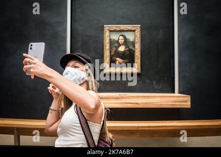 / 06/07/2020 - France / Ile-de-France (région) / Paris - Paris, 6 juillet 2020. Trois mois et demi après sa fermeture en raison d'une crise sanitaire, le Musée du Louvre ouvre de nouveau ses portes au public... masqué. Banque D'Images