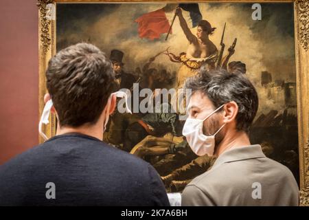 / 06/07/2020 - France / Ile-de-France (région) / Paris - Paris, 6 juillet 2020. Trois mois et demi après sa fermeture en raison d'une crise sanitaire, le Musée du Louvre ouvre de nouveau ses portes au public... masqué. Banque D'Images