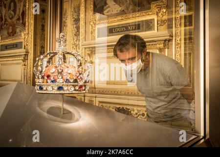 / 06/07/2020 - France / Ile-de-France (région) / Paris - Paris, 6 juillet 2020. Trois mois et demi après sa fermeture en raison d'une crise sanitaire, le Musée du Louvre ouvre de nouveau ses portes au public... masqué. Banque D'Images