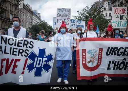 À l'appel de plusieurs syndicats, dont les collectifs interurgences et interhôpitaux, le personnel de santé proteste Banque D'Images