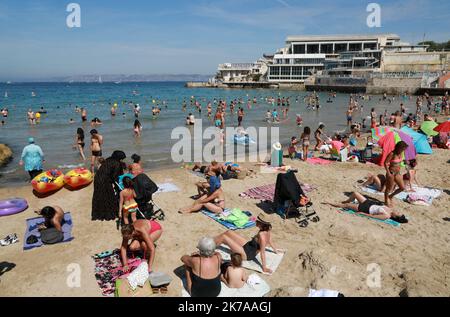 ©PHOTOPQR/LA PROVENCE/VALERIE VREL ; Marseille ; 26/07/2020 ; illustrations sur la présentation de la plage des Catalans, en plein de coeur de la ville de Marseille, une poche du mois de juillet 2020. - Marseille, France, juillet 26th 2020 - les gens apprécient les vacances ou le dimanche sur la plage Banque D'Images