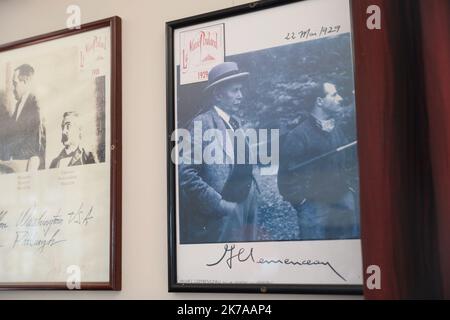©PHOTOPQR/LE PARISIEN/Guillaume Georges ; Mont-Saint-Michel ; 20/07/2020 ; le Mont-Saint-Michel (Manche), lundi 20 juillet 2020. Economie. Série d'été sur les restaurants mythiques. Photo: Restaurant 'la mère Poulard', célèbre pour son omelette - Mont Saint Michel, France, juillet 20th 2020 - caractéristiques d'un des restaurants les plus célèbres de France : le Mere Poudlard situé sur le Mont Saint Michel Banque D'Images
