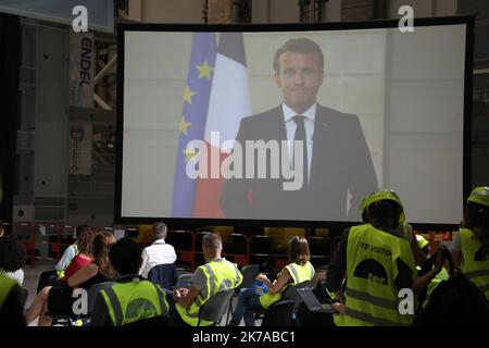 ©PHOTOPQR/LA PROVENCE/DUCLET Stéphane ; Manosque ; 28/07/2020 ; progrès de l'assemblage de la machine ( Tokamak ) du distributeur ITER. Intervention en visio-conférence du président Emmanuel Macron. - Après des décennies de conception, de fabrication et de préparation, 2020 marque le début de l'assemblage de la machine ITER. FRANCE, MANOSQUE JUILLET 28 2020 Banque D'Images