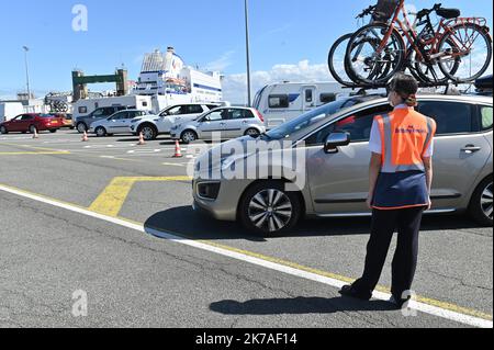 ©PHOTOPQR/LE TÉLÉGRAMME/NICOLAS CREACH ; ; ; 31/07/2020 ; PHOTO NICOLAS CREACH / LE TÉLÉGRAMME. Roscoff ( 29 ) Britany Ferries LE 14082020 les derniers parties des bateaux de la Britany Ferries vers l'Angleterre avant la mise en place d'une quatordaine pour toutes les personnes entrant sur le territoire britannique qui commencent à partir de la partie du Samedi 15 Aout à 6 H du matin. Départ de Britany Ferries en Angleterre les personnes entrant en territoire britannique à partir de samedi 15 août à 6 heures seront dans la quinzaine. Roscoff sur 14 août 2020 Banque D'Images