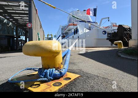 ©PHOTOPQR/LE TÉLÉGRAMME/NICOLAS CREACH ; ; ; 31/07/2020 ; PHOTO NICOLAS CREACH / LE TÉLÉGRAMME. Roscoff ( 29 ) Britany Ferries LE 14082020 les derniers parties des bateaux de la Britany Ferries vers l'Angleterre avant la mise en place d'une quatordaine pour toutes les personnes entrant sur le territoire britannique qui commencent à partir de la partie du Samedi 15 Aout à 6 H du matin. Départ de Britany Ferries en Angleterre les personnes entrant en territoire britannique à partir de samedi 15 août à 6 heures seront dans la quinzaine. Roscoff sur 14 août 2020 Banque D'Images