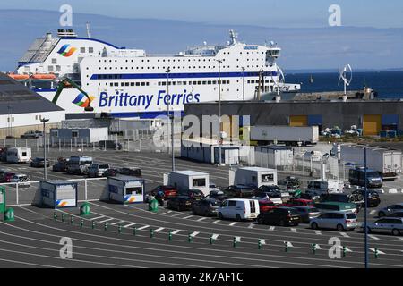 ©PHOTOPQR/LE TÉLÉGRAMME/NICOLAS CREACH ; ; ; 31/07/2020 ; PHOTO NICOLAS CREACH / LE TÉLÉGRAMME. Roscoff ( 29 ) Britany Ferries LE 14082020 les derniers parties des bateaux de la Britany Ferries vers l'Angleterre avant la mise en place d'une quatordaine pour toutes les personnes entrant sur le territoire britannique qui commencent à partir de la partie du Samedi 15 Aout à 6 H du matin. Départ de Britany Ferries en Angleterre les personnes entrant en territoire britannique à partir de samedi 15 août à 6 heures seront dans la quinzaine. Roscoff sur 14 août 2020 Banque D'Images