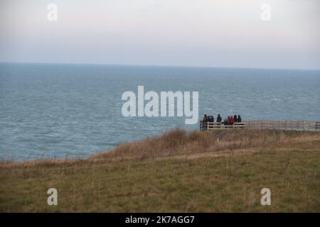 ©PHOTOPQR/LE PARISIEN/Arnaud Journois ; AUDINGHEN ; 04/01/2019 ; reportage sur la recrudescence de tentative de passage des migrants vers l'Angleterre en passant par la manche en bateau. Ici le CROSS (Centre régional d'opération de surveillance et de contrôle) de la pointe du Cap gris nez. Il s'agit du point du littoral English the plus proch de l'Angleterre. Audinghen, France, janvier 2019 Rapport sur la résurgence des tentatives de traverser les migrants vers l'Angleterre en traversant la Manche par bateau. Ici, la CROIX (Centre opérationnel régional de surveillance et de sauvetage) à la pointe de Cap gris nez. C'est le Banque D'Images