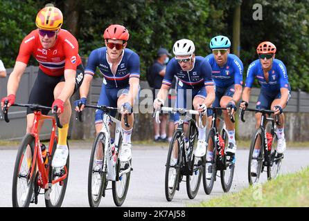 ©PHOTOPQR/LE TÉLÉGRAMME/NICOLAS CREACH ; ; ; 26/08/2020 ; PHOTO NICOLAS CREACH / LE TÉLÉGRAMME.cyclisme Plouay ( 56 ) LE 26082020 Championnat d'Europe Elite homme Thomas Boudat ( Casque rouge ) et Arnaud Demare ( France - Championnat européen de cyclisme à Plouay, France Banque D'Images