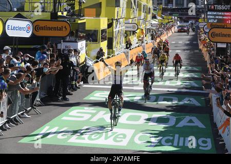 ©PHOTOPQR/LA PROVENCE/DUCLET Stéphane ; Sisteron ; 01/09/2020 ; Tour de France 2020. Etape Sisteron Orcières. PQR PISCINE - Tour de France 2020, Stage 4 / SISTERON > ORCIÈRES-MERLETTE Banque D'Images