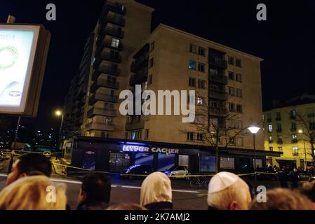 ©Jan Schmidt-Whitley/le Pictorium/MAXPPP - Jan Schmidt-Whitley/le Pictorium - 11/01/2015 - France / Paris - deux jours appar les attats contre l'Hyper Casher de la porte de Vincennes, les francais viennent à la mémoire des vivaces. / 11/01/2015 - France / Paris - Dimanche, 11 janvier 2015, une foule énorme à Paris s'est réunie pour montrer son attachement aux valeurs républicaines suite aux attaques contre Charlie Hebdo et le magasin Hyper Casher de la porte de Vincennes par les frères Kouachi. Ils ont revendiqué l'attaque au nom d'Al-Qaïda dans la péninsule arabe (AQAP). Les victimes du Banque D'Images