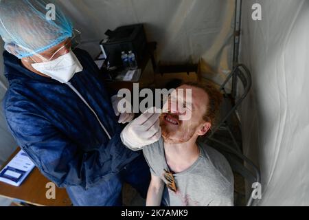 ©PHOTOPQR/OUEST FRANCE/Franck Dubray ; Nantes ; 02/09/2020 ; ouverture dans le centre ville de Nantes d'un centre de pêche du coronavirus covid-19 . Des tests PCR sont réactivés avec un autre type de test. - Centre de tests Covid 19 à nantes France le 2 septembre 2020 Banque D'Images