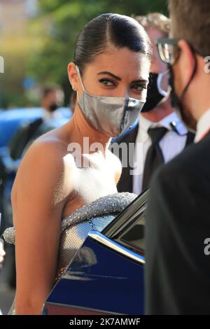 ©Pierre Teyssot/MAXPPP ; les invités sont vus à l'extérieur de l'Hôtel Excelsior avant la cérémonie d'ouverture du Festival du film de Venise 77th au Lido à Venise, Italie sur 2 septembre 2020. Chanteur Elodie Marracash © Pierre Teyssot / Maxppp Banque D'Images