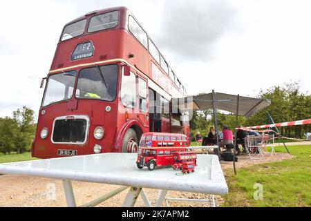 ©PHOTOPQR/VOIX DU NORD/Sébastien JARRY ; 07/09/2020 ; Wirwignes le 07/09/2020 . Claude Quetu, patron du Red bus (bus impérial anglais reconverti en camion alimentaire). Photo : Sébastien JARRY : LA VOIX DU NORD - Claude Quetu, propriétaire du bus rouge (bus impérial anglais converti en camion alimentaire). Banque D'Images