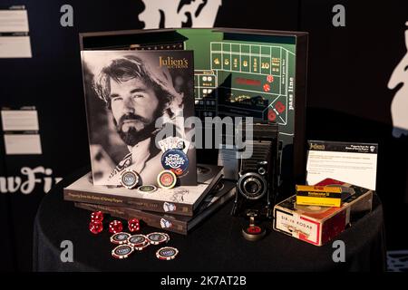 Beverly Hills, États-Unis. 17th octobre 2022. Des souvenirs de la succession du chanteur de comté Kenny Rogers sont mis aux enchères à Julian's Auctions. 10/17/2022 Beverly Hills, CA USA (photo de Ted Soqui/SIPA USA) crédit: SIPA USA/Alay Live News Banque D'Images