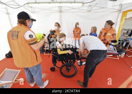 ©PHOTOPQR/VOIX DU NORD/Sébastien JARRY ; 12/09/2020 ; Berck surMerv le 12/09/2020 .24 heures en joelette -record du monde. Photo : Sébastien JARRY : LA VOIX DU NORD - 2020/09/12. 24h en joelette, équipement de sports-loisirs adapté aux personnes handicapées et aux personnes à mobilité réduite. Banque D'Images