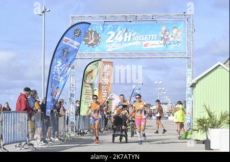 ©PHOTOPQR/VOIX DU NORD/Sébastien JARRY ; 12/09/2020 ; Berck surMerv le 12/09/2020 .24 heures en joelette -record du monde. Photo : Sébastien JARRY : LA VOIX DU NORD - 2020/09/12. 24h en joelette, équipement de sports-loisirs adapté aux personnes handicapées et aux personnes à mobilité réduite. Banque D'Images