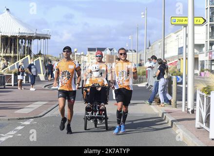 ©PHOTOPQR/VOIX DU NORD/Sébastien JARRY ; 12/09/2020 ; Berck surMerv le 12/09/2020 .24 heures en joelette -record du monde. Photo : Sébastien JARRY : LA VOIX DU NORD - 2020/09/12. 24h en joelette, équipement de sports-loisirs adapté aux personnes handicapées et aux personnes à mobilité réduite. Banque D'Images