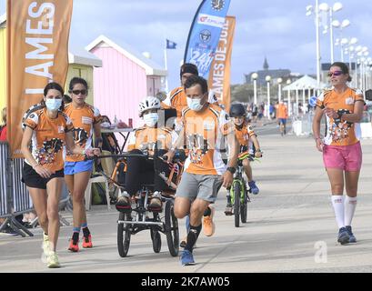 ©PHOTOPQR/VOIX DU NORD/Sébastien JARRY ; 12/09/2020 ; Berck surMerv le 12/09/2020 .24 heures en joelette -record du monde. Photo : Sébastien JARRY : LA VOIX DU NORD - 2020/09/12. 24h en joelette, équipement de sports-loisirs adapté aux personnes handicapées et aux personnes à mobilité réduite. Banque D'Images