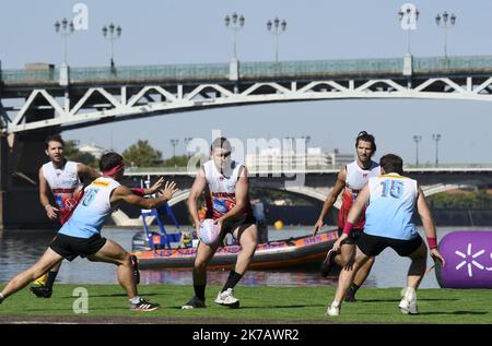 ©PHOTOPQR/LA DEPECHE DU MIDI/MICHEL VIALA ; TOULOUSE ; 13/09/2020 ; TOURNOI DE WATER RUGBY SUR LA GARONNE AU QUAI DE LA DAURADE - 2020/09/19. Rugby sur la Garonne à Toulouse. Banque D'Images