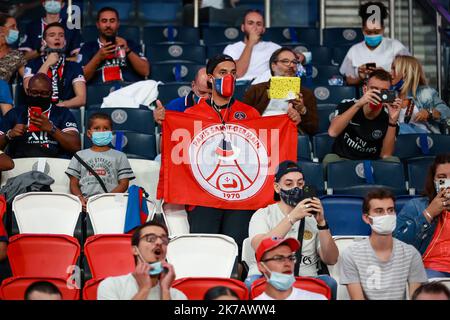 Aurélien Morissard / IP3 ; les supporters de Paris Saint Germain lors du championnat de France Ligue 1 entre Paris Saint Germain (PSG) et l'Olympique de Marseille (OM) sur 13 septembre 2020 au stade du Parc des Princes à Paris, France. Banque D'Images