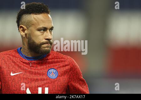 ©Sébastien Muylaert/MAXPPP - Neymar Jr de Paris Saint-Germain réagit lors de l'échauffement avant le match de la Ligue 1 entre Paris Saint-Germain et Olympique Marseille au Parc des Princes à Paris, France. 13.09.2020 Banque D'Images
