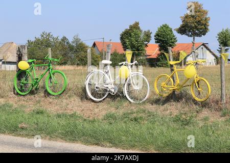 ©Pierre Teyssot/MAXPPP ; TOUR DE FRANCE 2020- UCI Cyclisme World Tour sous épidémie de virus. Étape 16th de la Tour-du-PIN à Villard-de-Lans le 15th septembre 2020, la Tour-du-PIN, France. Vélos sur le Tour de France. © Pierre Teyssot / Maxppp - 2020/09/15 Tour de France stage 16 LA TOUR-DU-PIN > VILLARD-DE-LAN - Banque D'Images