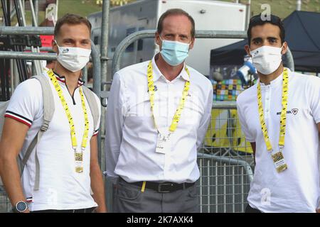 ©Pierre Teyssot/MAXPPP ; TOUR DE FRANCE 2020- UCI Cyclisme World Tour sous épidémie de virus. Étape 16th de la Tour-du-PIN à Villard-de-Lans le 15th septembre 2020, Villard-de-Lans, France. De gauche à droite, Emilien Jacqeluin, Christian Prudhomme Directeur du Tour de France (ASO), Martin Fourcade. © Pierre Teyssot / Maxppp Banque D'Images